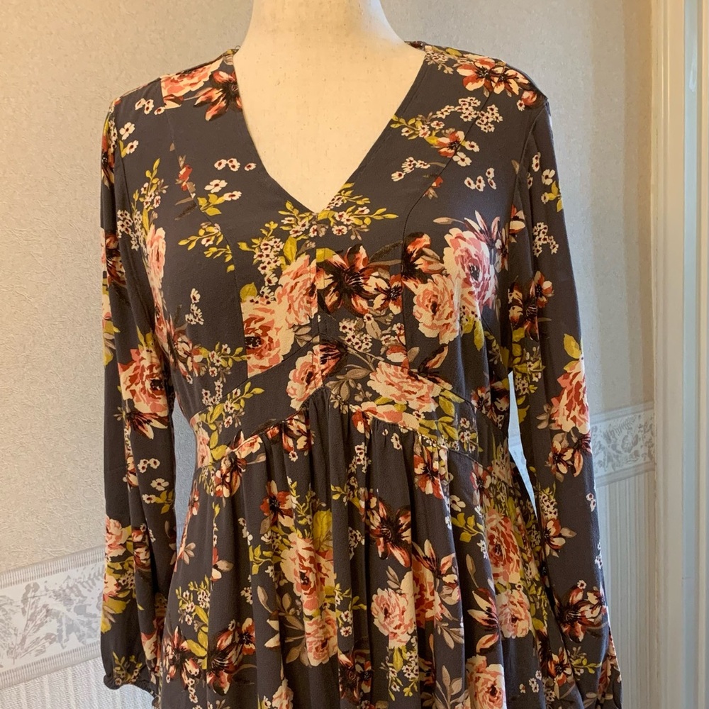 Torrid Grayish/ Brown, Floral V-Neck Babydoll Blouse. Sizeโ 0. Long Sleeve
